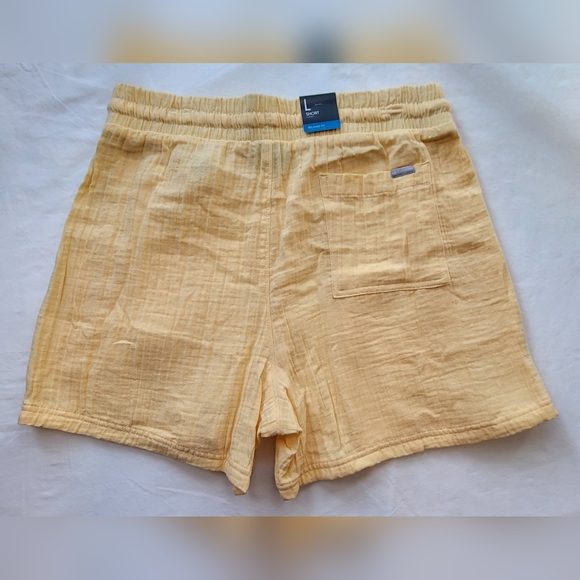 COLUMBIA Light Yellow Holly Hideaway Breezy Shorts - Size Large   (NWT) - Picture 7 of 10